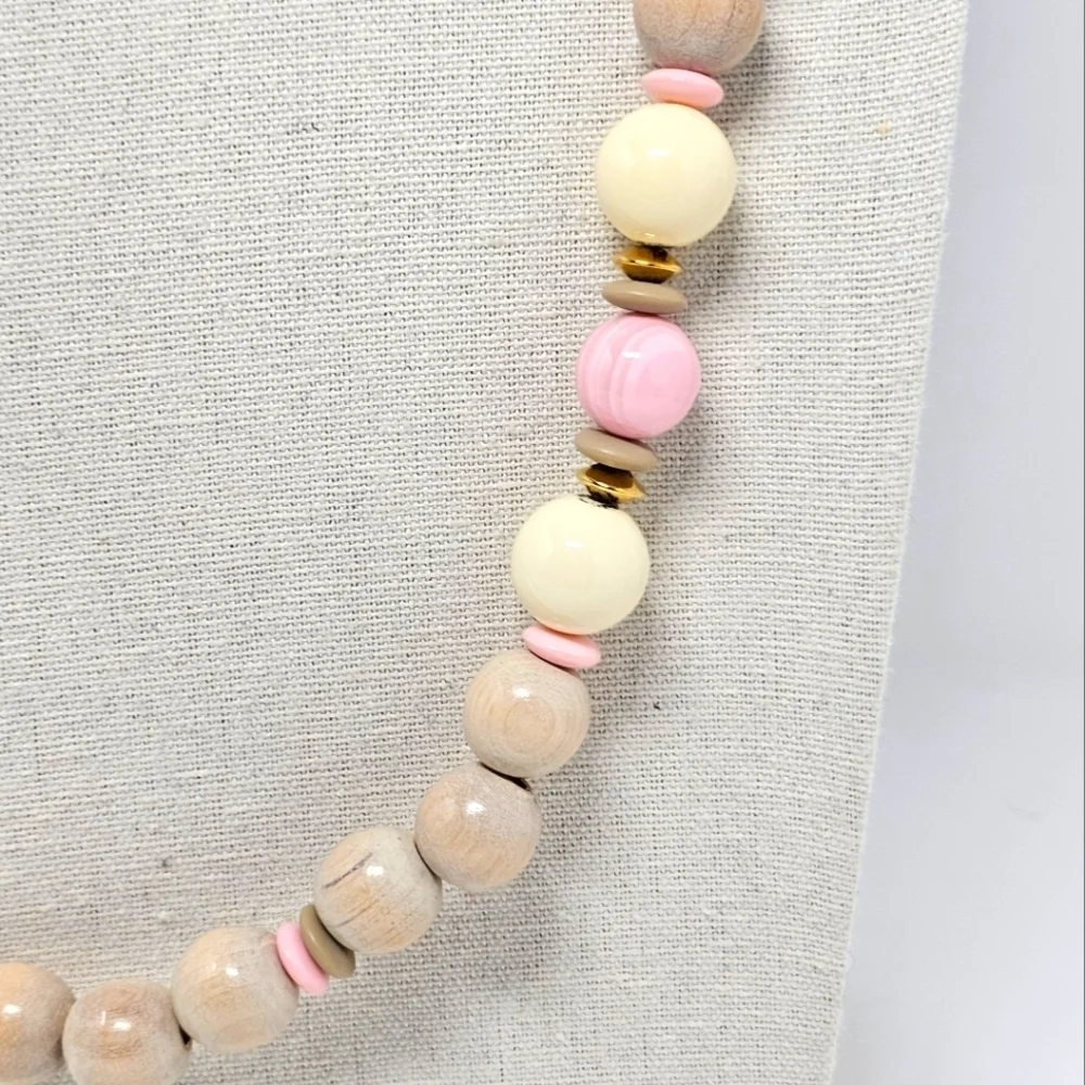 Vtg Beaded Wood and Acrylic Necklace with Pastel Accents - Picture 4 of 8